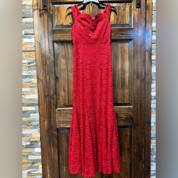 Red sparkly lace evening gown - Picture 1 of 3